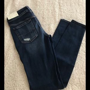 AMERICAN EAGLE OUTFITTERS